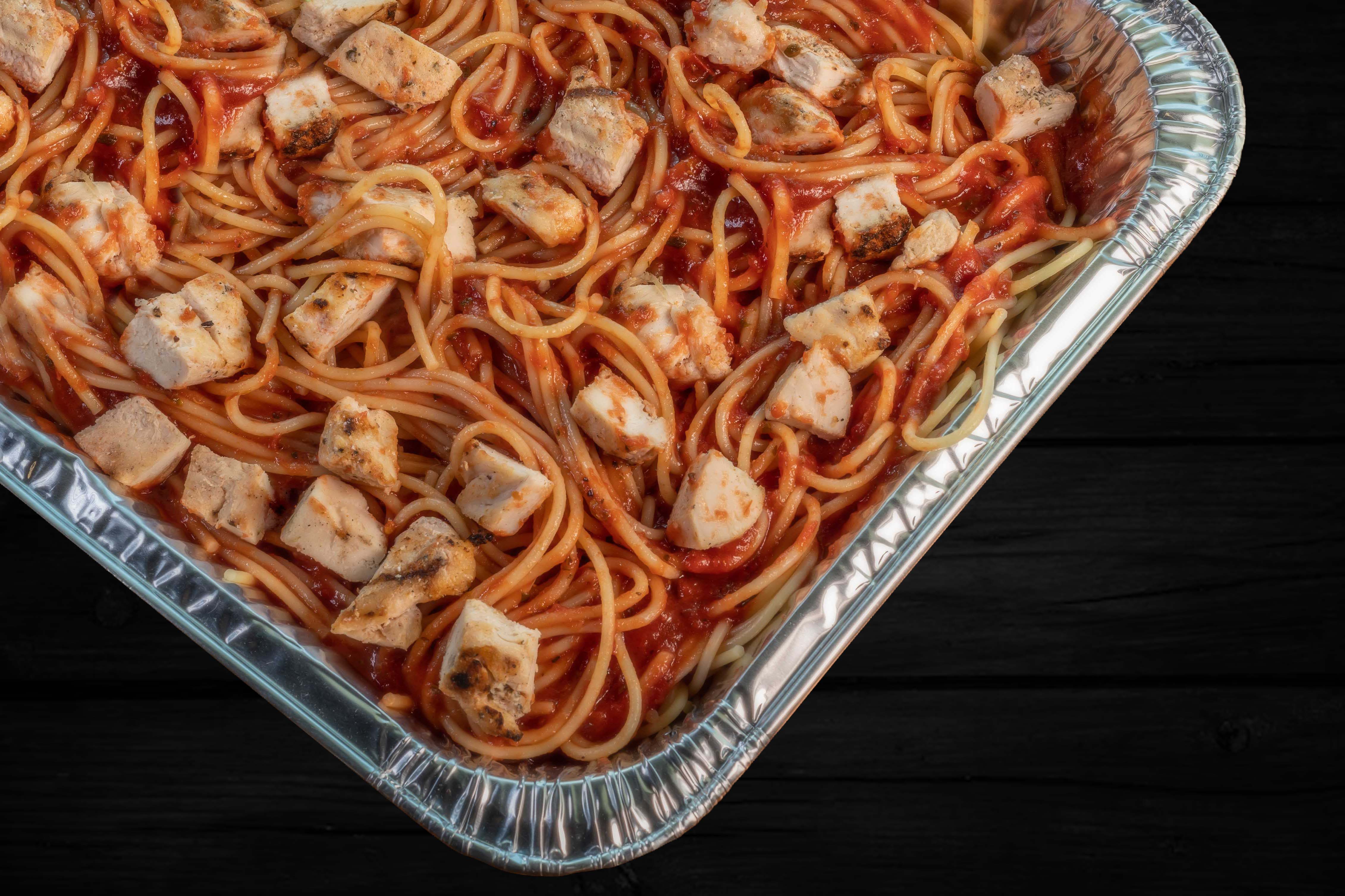 Charola de Spaghetti con Pollo